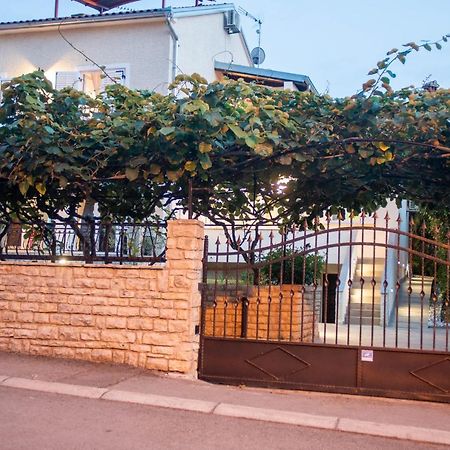 Wellness Studio D'Or: Exclusive Apartment with Spa Amenities Porec Exterior photo