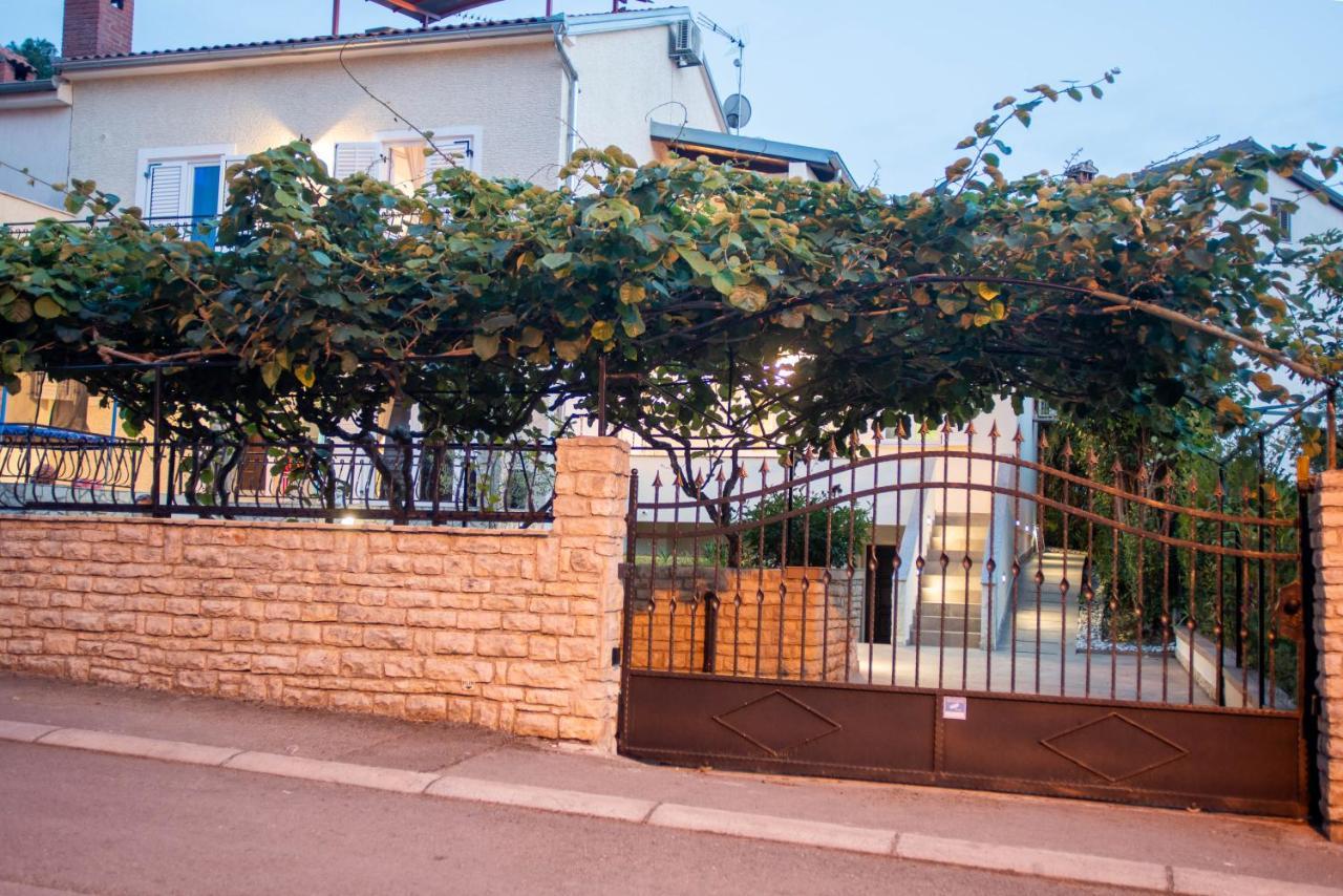 Wellness Studio D'Or: Exclusive Apartment with Spa Amenities Porec Exterior photo